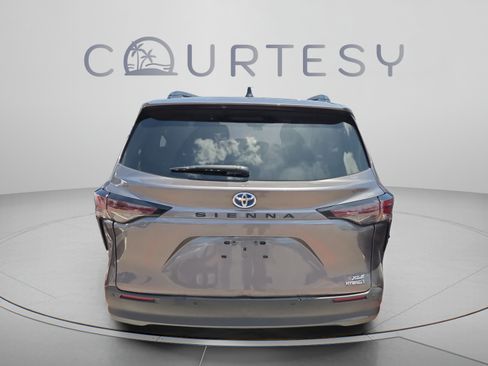 Certified 2024 Toyota Sienna XLE FWD image 2