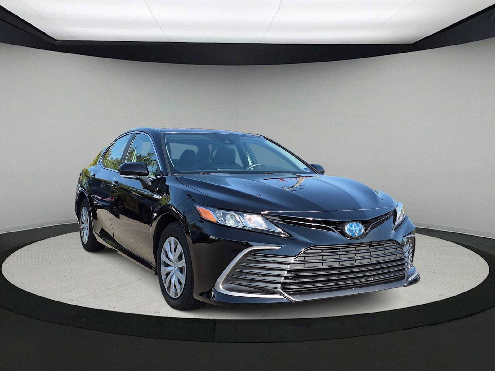 Used 2021 Toyota Camry LE FWD image 2