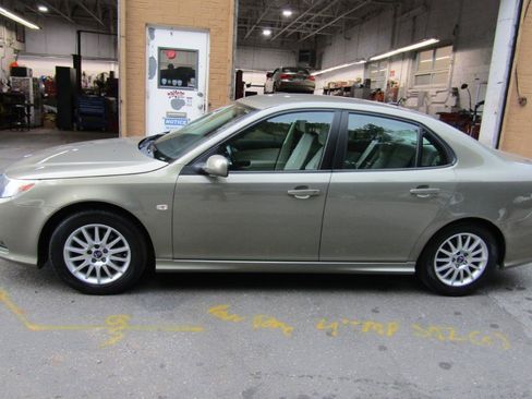 Used 2008 Saab 9-3 2.0T w/ Cold Weather Package FWD image 2