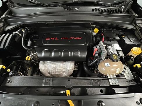 Used 2017 Jeep Renegade Latitude AWD/4WD image 23