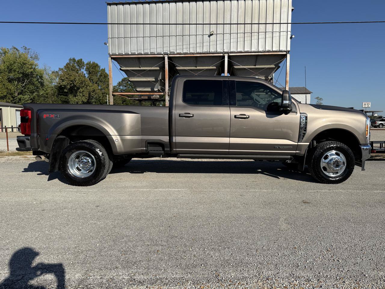 Used 2023 Ford F350 Lariat w/ Lariat Ultimate Package AWD/4WD image 8