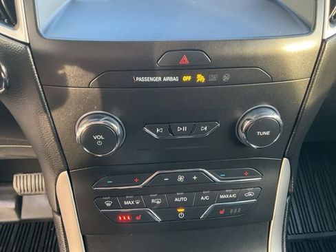 Used 2019 Ford Edge SEL w/ Equipment Group 201A image 17