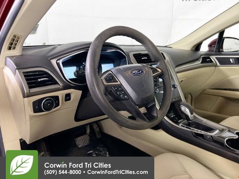 Used 2014 Ford Fusion SE FWD image 3