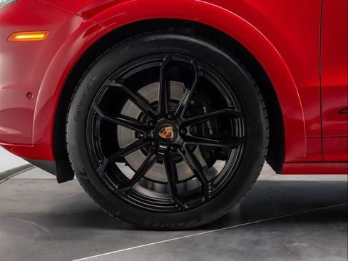 Used 2025 Porsche Cayenne GTS AWD/4WD image 10