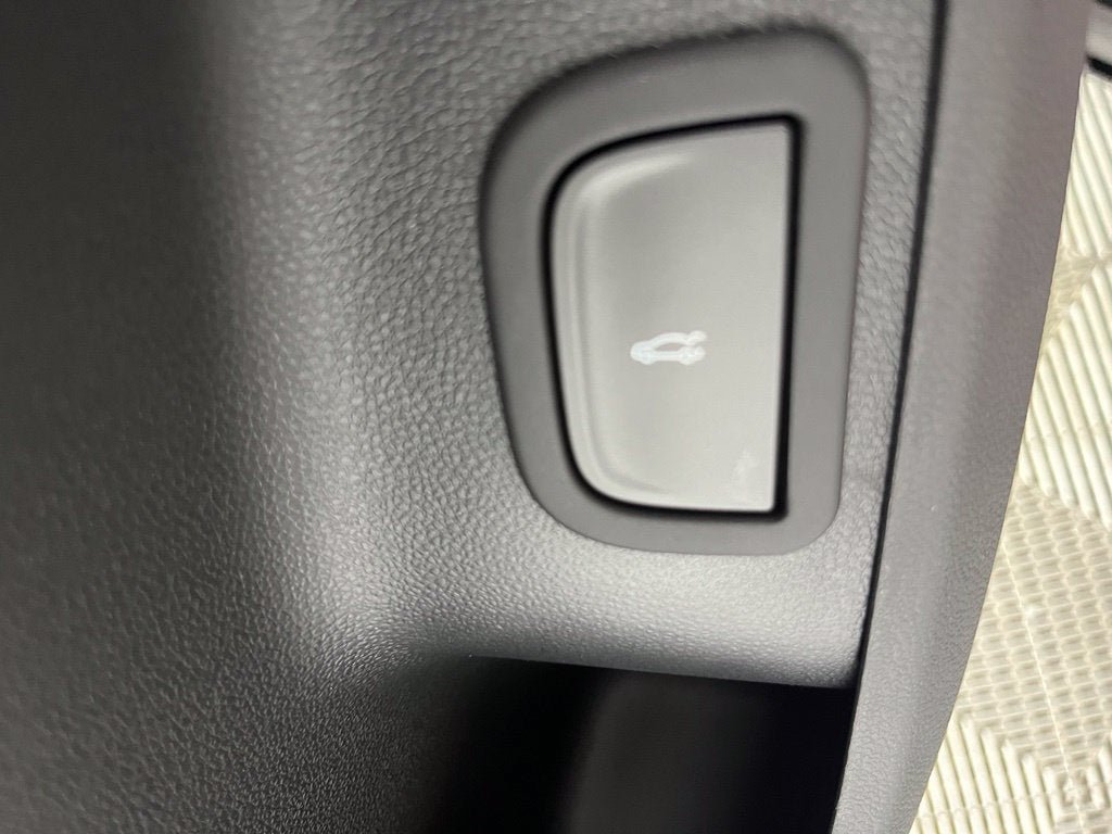 New 2027 Chevrolet Traverse RS w/ LPO, Floor Liner Package AWD/4WD image 21