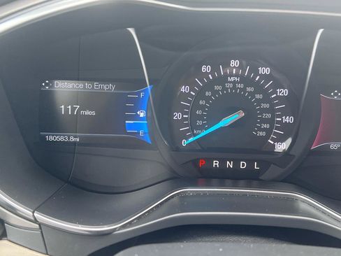 Used 2017 Ford Fusion SE w/ Fusion SE Technology Package FWD image 10