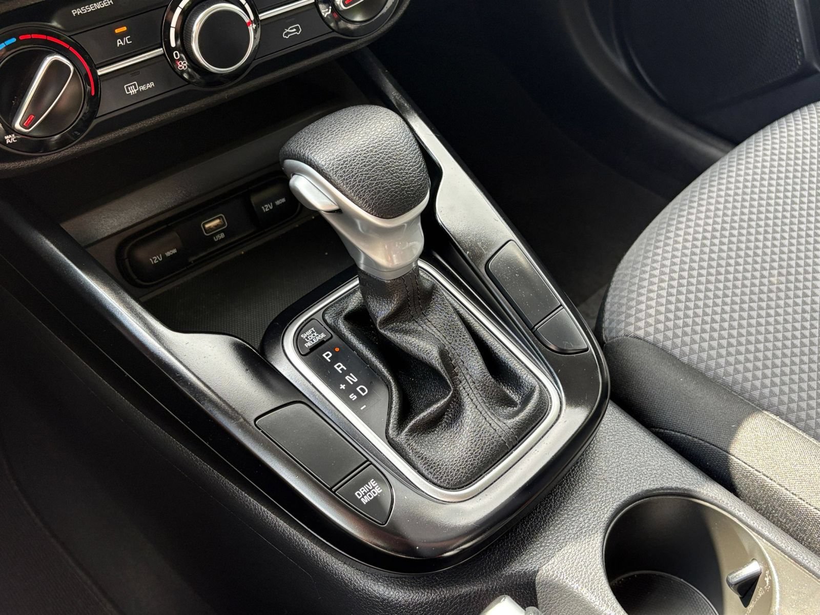 Used 2025 Kia Soul LX w/ LX Technology Package FWD image 36