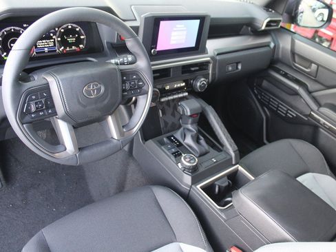 Used 2025 Toyota 4Runner TRD Off-Road AWD/4WD image 12