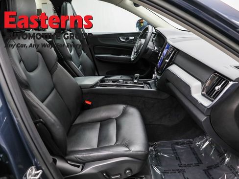 Used 2023 Volvo XC60 B5 Core image 24