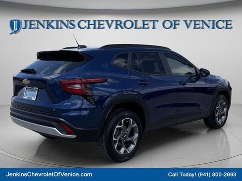 Certified 2024 Chevrolet Trax LT w/ LT Convenience Package FWD image 5