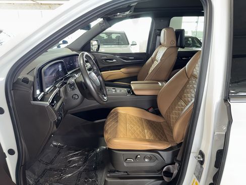 Used 2024 Cadillac Escalade ESV Premium Luxury w/ Performance Package AWD/4WD image 21