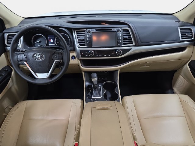 Used 2018 Toyota Highlander XLE AWD/4WD image 10