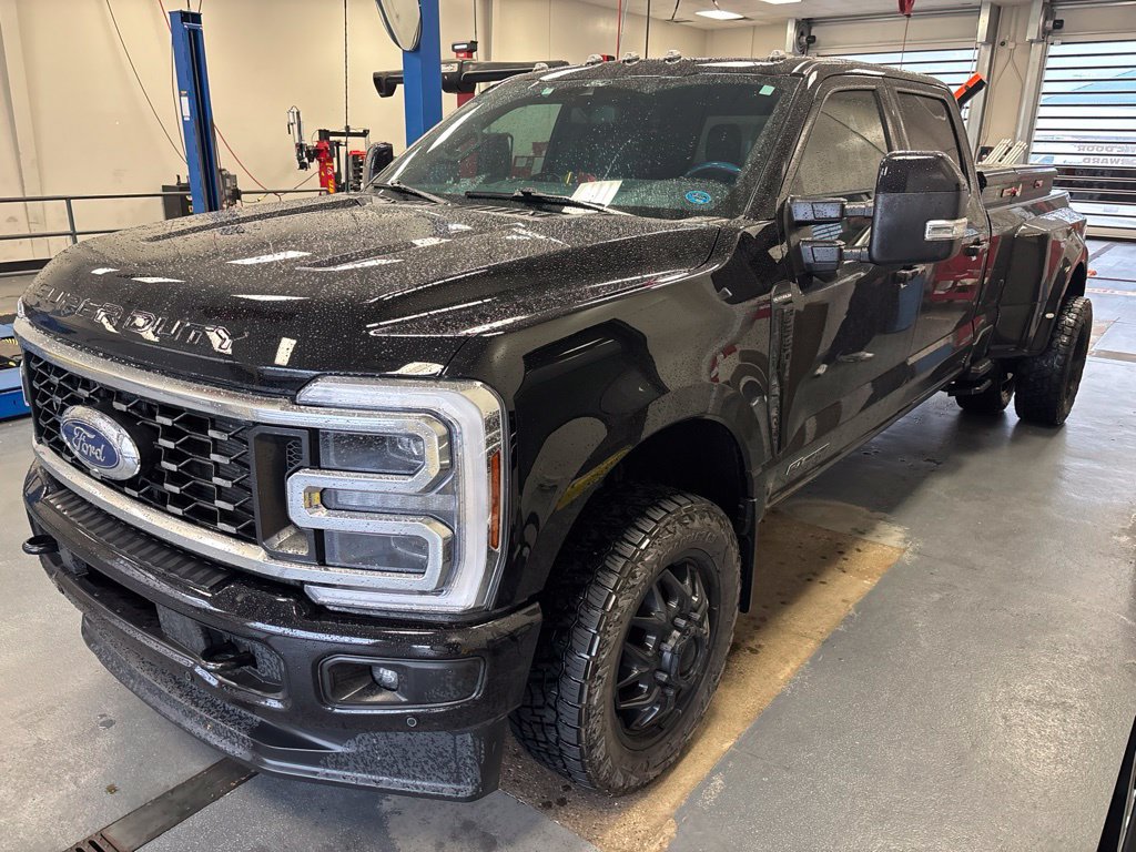 Used 2025 Ford F350 Platinum w/ FX4 Off-Road Package AWD/4WD image 2