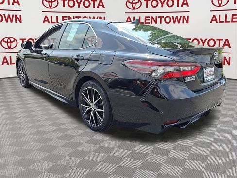 Used 2022 Toyota Camry SE FWD image 5
