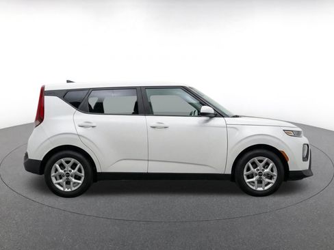 Used 2025 Kia Soul LX w/ LX Technology Package FWD image 14