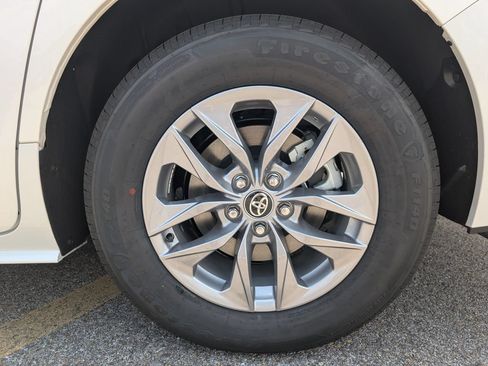 New 2026 Toyota Sienna XLE FWD image 30