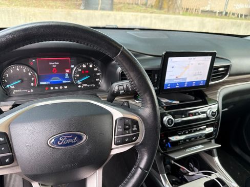 Used 2021 Ford Explorer Limited AWD/4WD image 6