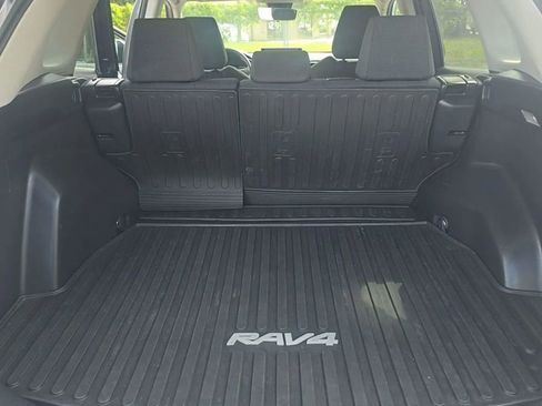 Used 2019 Toyota RAV4 LE w/ All Weather Liner Package AWD/4WD image 20