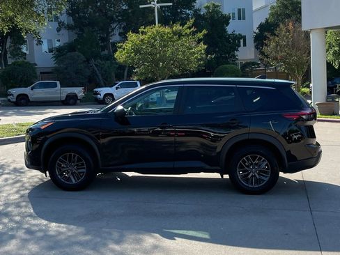 Used 2024 Nissan Rogue S FWD image 3