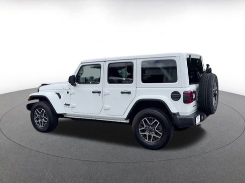 Used 2025 Jeep Wrangler Sahara image 9