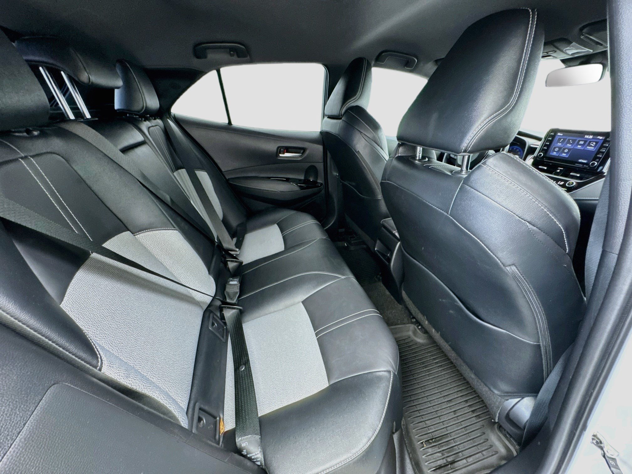 Used 2022 Toyota Corolla XSE FWD image 17