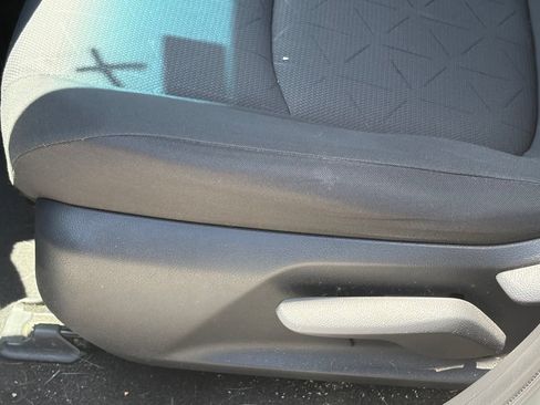 Used 2019 Toyota RAV4 XLE AWD/4WD image 6