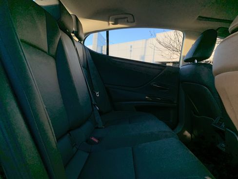 Used 2025 Lexus ES 350 w/ Premium Package image 33