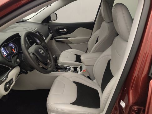 Used 2020 Jeep Cherokee Latitude Plus FWD image 17