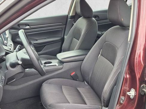 Used 2025 Nissan Altima 2.5 SV FWD image 13
