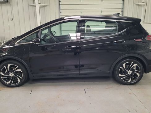 Used 2023 Chevrolet Bolt LT image 3