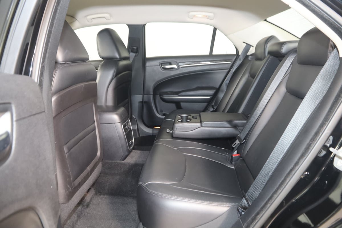 Used 2015 Chrysler 300 Limited RWD image 42