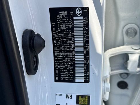 Used 2021 Toyota Corolla LE FWD image 38