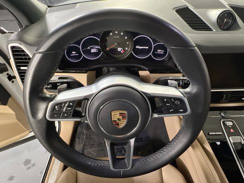 Used 2022 Porsche Cayenne AWD/4WD image 11
