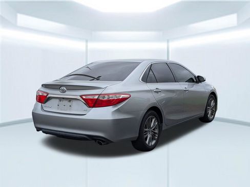 Used 2015 Toyota Camry SE image 5