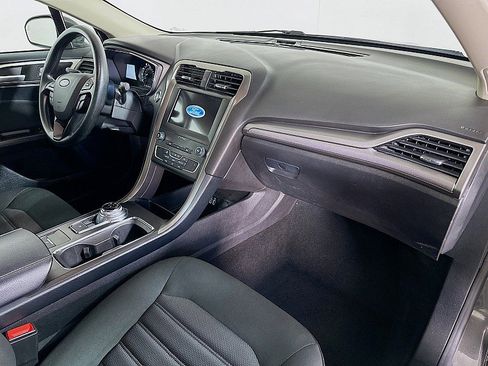 Used 2019 Ford Fusion SE image 26