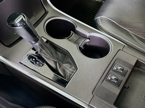 Used 2017 Toyota Camry XLE image 18