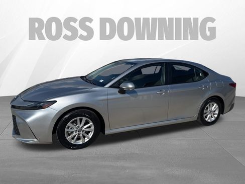 Used 2025 Toyota Camry LE image 2