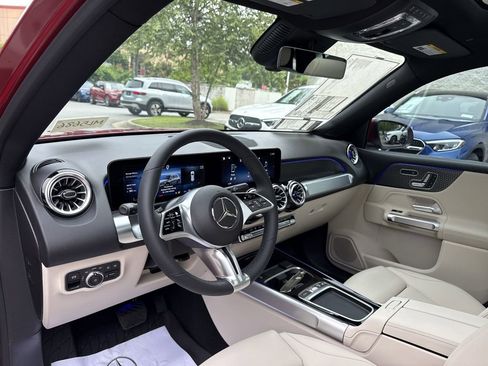 New 2025 Mercedes-Benz GLB 250 image 10