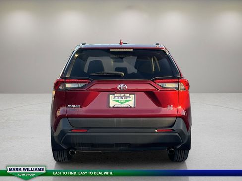 Used 2020 Toyota RAV4 LE image 7
