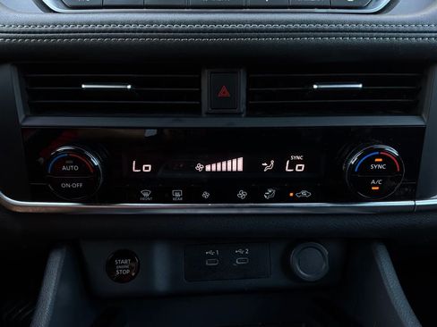 Used 2025 Nissan Rogue SV FWD image 30