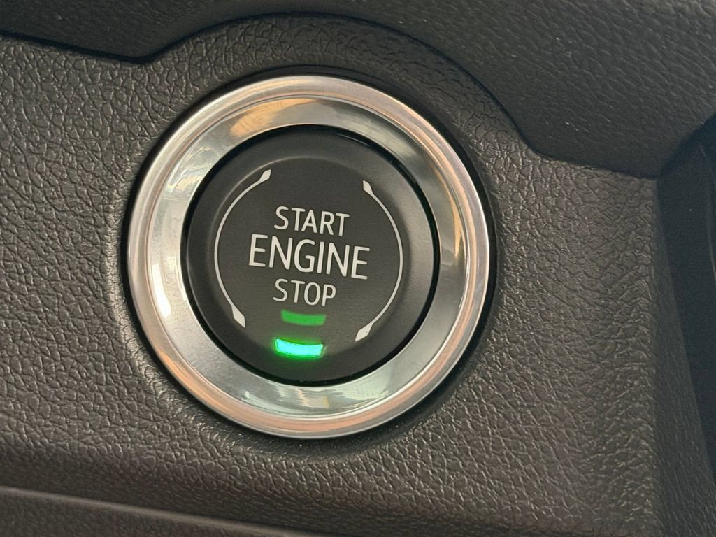 Used 2025 Chevrolet Traverse High Country FWD image 28