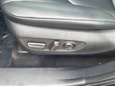 Used 2024 Toyota Highlander XLE image 48