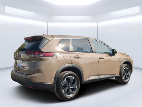 Used 2025 Nissan Rogue SV AWD/4WD image 3