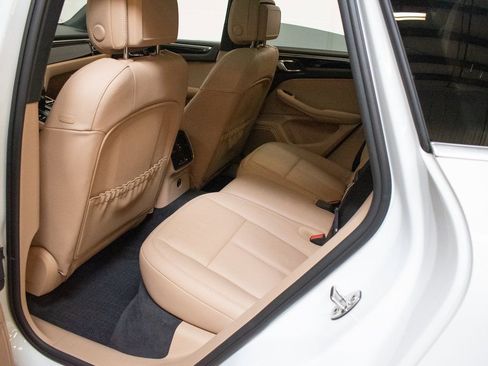 Used 2025 Porsche Macan image 22