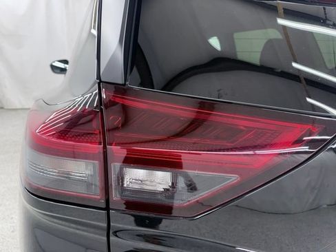 Used 2023 Nissan Rogue SV FWD image 8