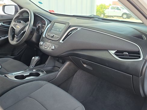 Used 2018 Chevrolet Malibu LS image 21