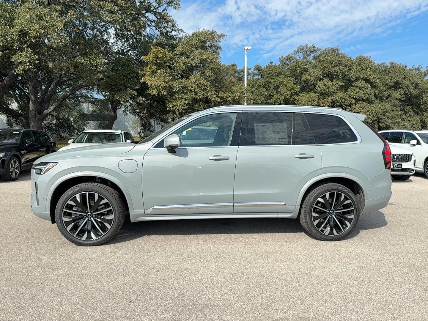 New 2026 Volvo XC90 T8 Plus w/ Protection Package AWD/4WD image 3