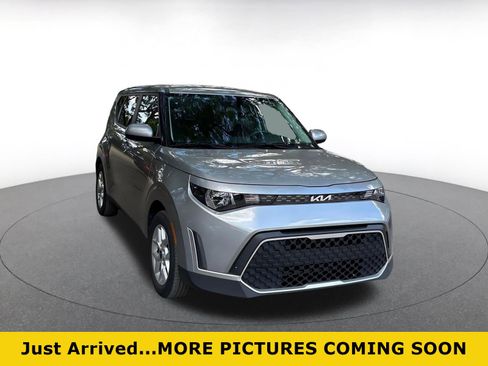 Used 2025 Kia Soul LX w/ LX Technology Package FWD image 1