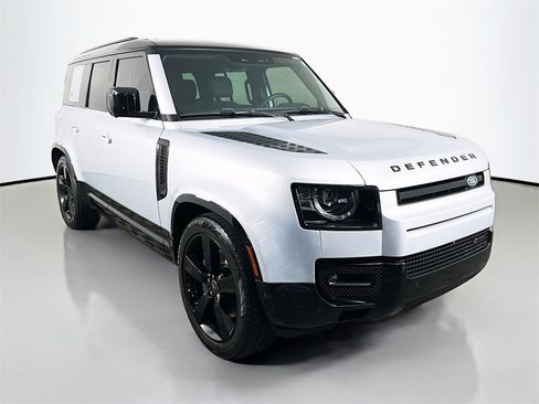 Used 2023 Land Rover Defender 110 X-Dynamic SE image 3