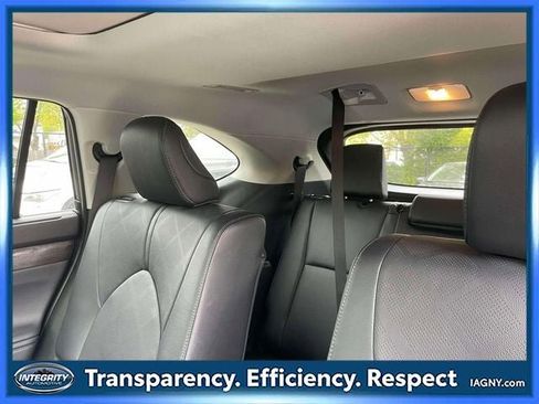 Used 2024 Toyota Highlander Platinum FWD image 13